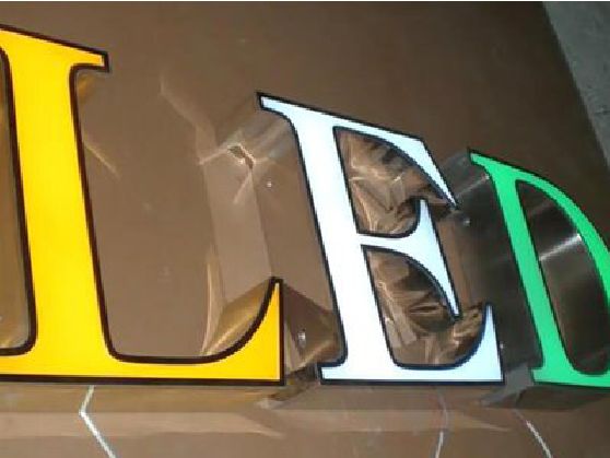赤水介绍LED招牌的基础知识。